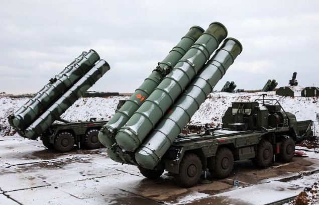 S-400 TRUMF HAVA SAVUNMA SSTEM  <br><br>  S-400 Triumf hava savunma sistemi, dmann keif uaklarn, stratejik ve taktik uaklarn, taktik ve balistik fzelerini, orta menzilli balistik fzelerini ve hipersonik hedeflerini imha etmek iin tasarlanmtr.    