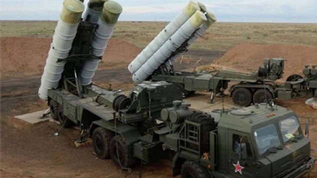 Yeni S-400 sisteminin 400 kilometre mesafede ve 30 kilometre ykseklie kadar hedeflere ulaabilecei bildirildi.   