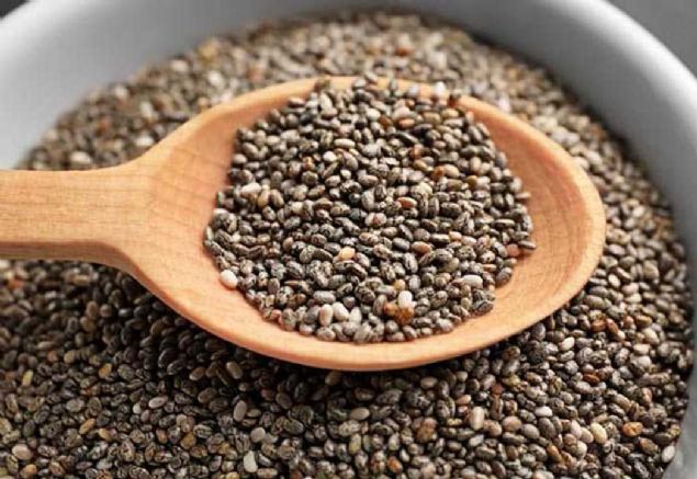 2. CHA TOHUMU  <br><br>  486 kalori (100 g) Besin puan: 85  Bu minik siyah tohumlar lif bakmndan olduka zengin olduu gibi protein, linolenic asit, fenolik asit ve eitli vitaminler de iermektedir. 