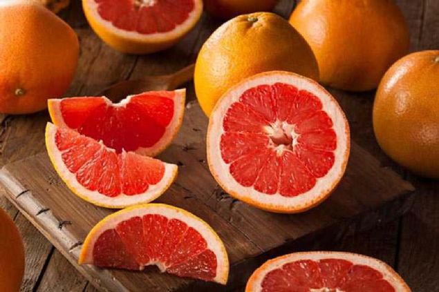 13. PEMBE GREYFURT  <br><br>  42 kalori (100 g) Besin puan: 64  Pembe greyfurtta, karotenoid ve likopen pigmentlerinin birikmesi nedeniyle dilimleri krmzms bir renk alr. 