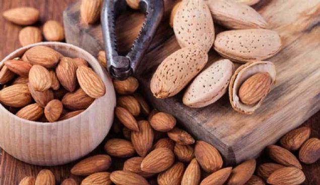 14. BADEM  <br><br>  579 kalori (100 g) Besin puan: 97  Mono doymam ya asitleri bakmndan zengin olan bademin, kalp ve damar salna ve diyabete iyi geldii biliniyor. 