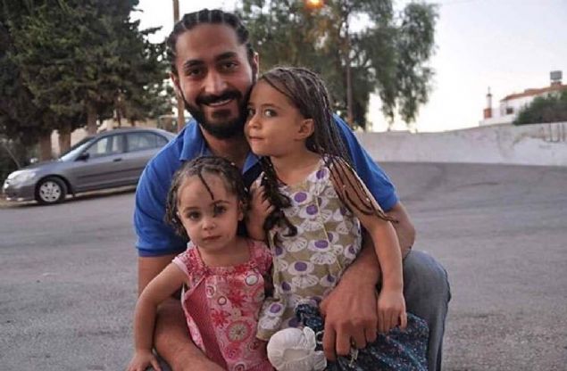 Waseem Daraghmeh ve 2 kz.  <br><br>  Be yl nce rdn'den kaan Daraghmeh, yaanan terr saldrs sonucu, kzyla birlikte yaam mcadelesi veriyor.            