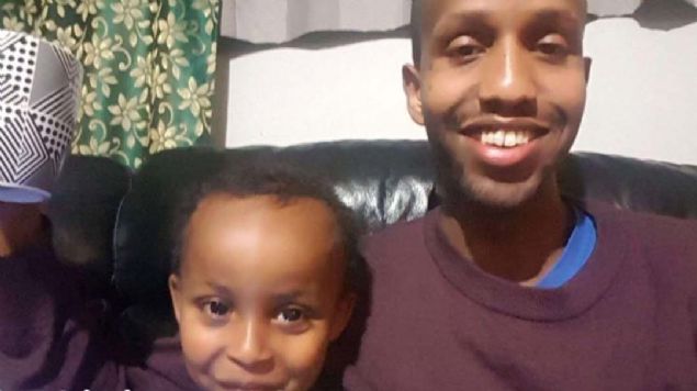 3 yandaki Somali gmeni Mucad brahim,  ChristChurch'te terrist tarafndan ldrld ve  terr saldrsnn en kk kurban olarak kaytlara geti.             