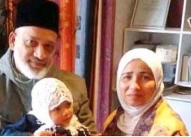 Hosna Ara Parvin, kocas Farid ve kz ile birlikte.            