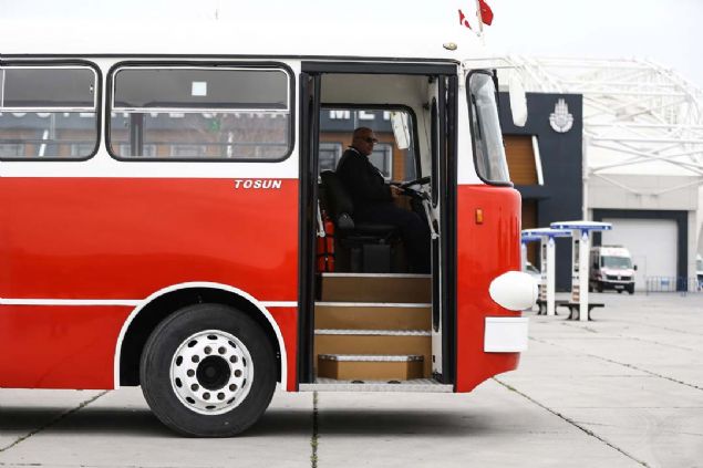 Test s�r��leri ba�ar�yla tamamlanan ve Yenikap�'daki Avrasya G�steri ve Sanatlar Merkezi'nde ger�ekle�tirilen 'Uluslararas� D�nya Ak�ll� �ehirler Kongresi'nde' g�r�c�ye ��kart�lan 'Tosun', �evresel fark�ndal�k olu�turmas� amac�yla yeniden seferlere ba�layacak.   