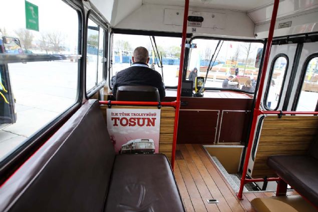 �stanbullular�n �ok sevdi�i Tosun, bir kere daha elden ge�irilerek elektrikli araca d�n��t�r�ld�.  <br><br>  Yak�nda elektrikli Tosun, yollara ��karak �stanbullulara keyifli yolculuk ya�atacak.   