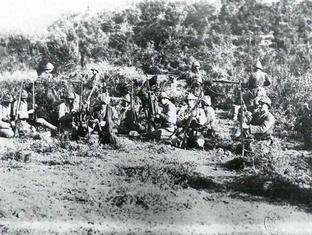 anakkale Sava'nda Osmanl cephesi.Tfek bakm yapan mehmetcikler.      