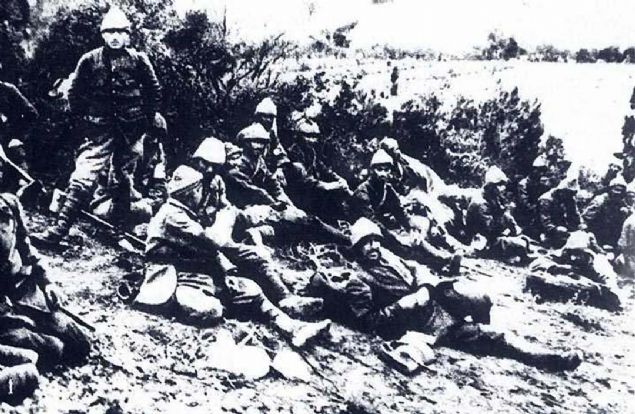 anakkale Sava'nda Osmanl cephesi. Trk askerleri dinlenme halinde.   