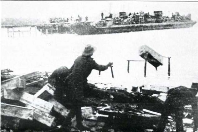 Anzak askerlerinin giderken malzeme tahripleri. 