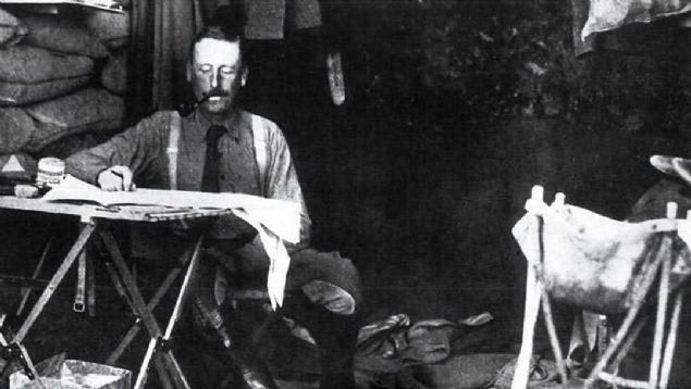 Albay C.B.B. White adrda plan zerinde alyor (Mays 1915).      