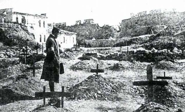 anakkale Boaz'nn Anadolu yakasnda Fransz mezarl. Fransz birliklerine ilk karma alan olarak boazn Anadolu yakas gsterilmiti. 