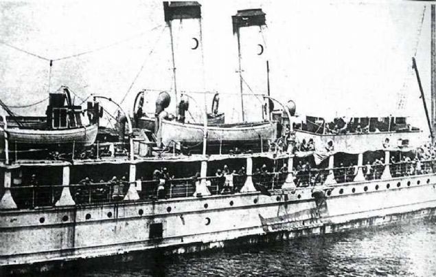 Trk yarallar stanbul'a gtren Kzlay vapuru.  