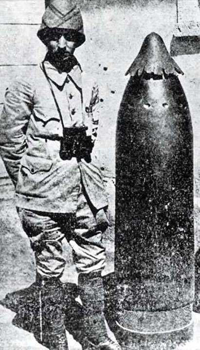 anakkale'de Mehmetii yldramayan insan boyundaki (38'lik) top mermilerinden biri      