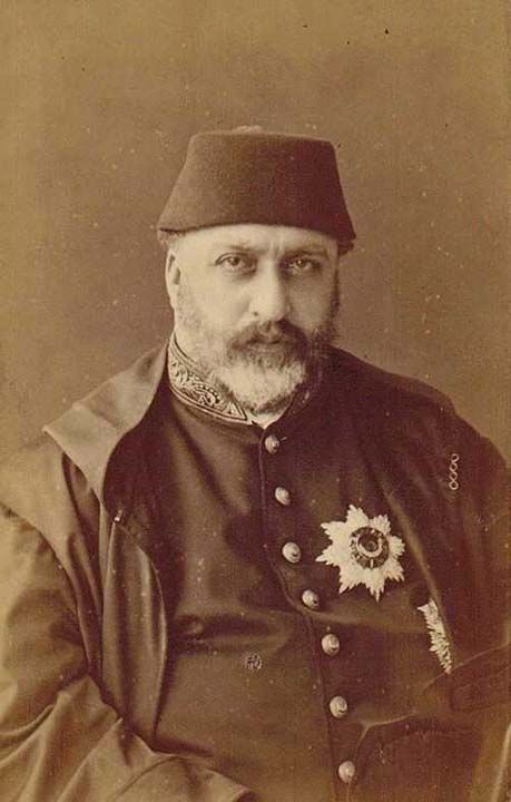 ABD Bakannn mparatorluk Majestelerinin yannda hkmeti temsil etmek iin beni semesinden byk mutluluk duyarak, siz majestelerine gven mektubumu sunmaktan onur duyuyorum. ABD Bakan beni ayrca, siz majestelerinin, seleflerinizin tahtna oturmanzdan dolay yrekten tebriklerini iletmemle grevlendirdi. ABD devleti ve milleti, Osmanl mparatorluunun refah ve mutluluunun gvencesini karakteri ve aydnlk zihniyle yceltecek bir hkmdarn tahta gemi olmasndan dolay byk memnuniyet duyuyor. 