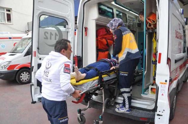 KIZILAY GENEL BAKANI KINIK: EKPLERMZ SAHAYA NTKAL ETT  <br><br>  Trk Kzlay Genel Bakan Dr. Kerem Knk, Twitter hesab zerinden yapt aklamada, 'KzlayAfet nc ekiplerimiz sahaya intikal ettiler Ayrca, Ege Blge Afet Ynetim Mdrlnden 1 TIR ieriinde; 20 Ad 16 m2 adr, 2 glgelik 50 m2, 1 Ad 63 m2 250 Battaniye 100 Ad yatak 1 Ik kulesi 1 Ad jeneratr Denizliye hareket ettirilmitir.' ifadesini kulland. 