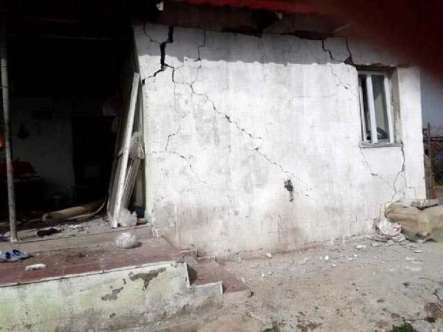 Blgedeki muhtarlardan alnan bilgiye gre, Yeniky, Karayhk, Uar, Gedikli ve Yeildere mahallelerinde 50'ye yakn evde hasar olutu. 