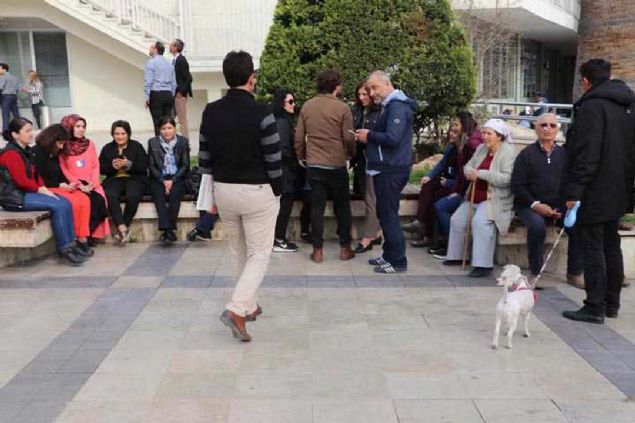 te yandan Kzlay Ege Blge Afet Ynetim Mdrl de blgeye adr, battaniye ve jeneratr gibi acil yardm malzemelerinden oluan bir tr sevk etti. 