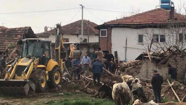 DENZL VALS: CAN VE MAL KAYBI YOK  <br><br>  Denizli Valisi Hasan Karahan, Acpayam ilesinde meydana gelen 5,5 byklnde depremde ilk belirlemelere gre can ya da mal kaybnn olumadn belirtti. 