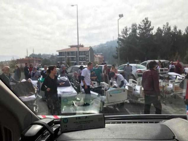 Depremde l ya da yaral olup olmad ile ilgili aklama yaplmad. Acpayamda ise vatandalar sokaklara dkld. 