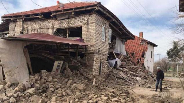 ACIPAYAM BELEDYE BAKANI: CAN KAYBI YOK  <br><br>  Acpayam Belediye Bakan Hulusi evkan, depremle ilgili unlar ifade etti:   