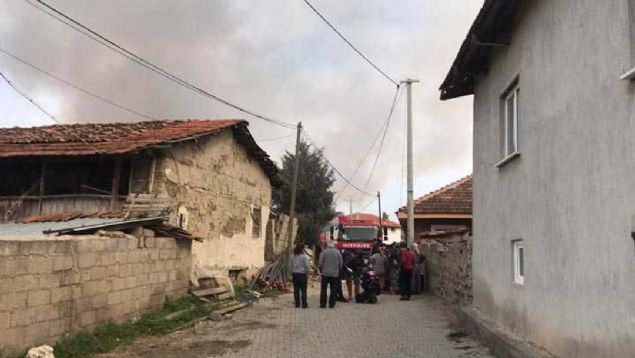 te yandan 5,5 byklndeki depremin ardndan blgede byklkleri 2,1 ile 4,8 arasnda deien 9 art deprem yaand. 