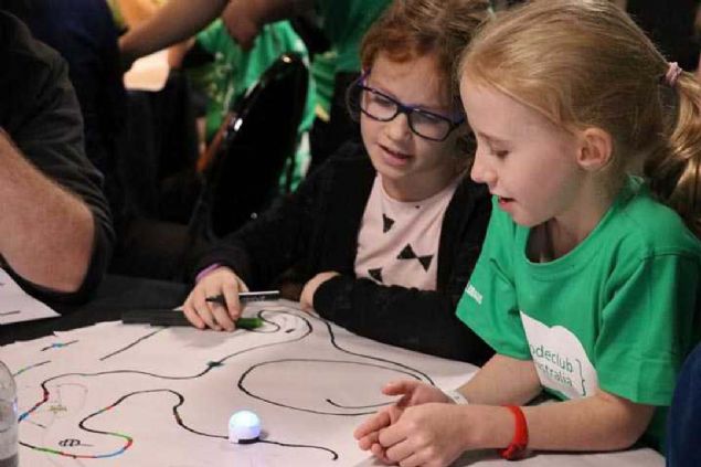 Kodlama ve Robotik Eitim Portal Oluturulmas  <br><br>  Teknolojiyi daha etkin kullanabilen, problem zme ve rn gelitirme yeteneklerine sahip nesillerin yetimesini salamak amacyla; genelde bilgisayar bilimleri eitimini, zelde kodlama eitimini desteklemek iin blok tabanl programlama eitimi verilerek oluturulan portal ile ocuklara hizmet verilmesi planlanmaktadr.   