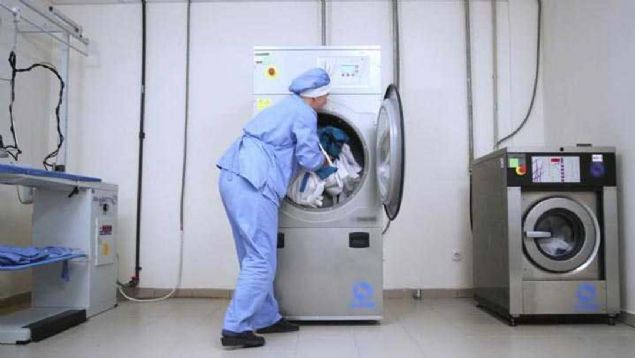 2- SOSYAL PROJELER  <br><br>  rencilere ve Genlere Ynelik Projeler  <br><br>  rencilerin youn olduu blgeler ncelikli tutularak;  <br>   Uyank ktphanelerde ay hizmeti,  <br>   orba datm bfeleri,  <br>   amarhane hizmeti,  <br>   Kitap deiim istasyonlar,  <br>   renci bavuru merkezleri,  <br>   Belediyenin eitim merkezlerinde i ncelii ve staj kolayl,  <br>   Ulamda indirim,  <br>   Otobs, ktphane ve meydanlarda cretsiz wi-fi hizmeti,  <br>   Bisiklet yollar ve istasyonlar ile kampslere ulam kolayl,  <br>   Parklara mzik dinleti alanlar,  <br>   Ata Sporlar,   <br>   E-Spor Projesi (Elektronik Oyunlar),  <br>   Kapal ve ak spor alanlar, gibi projeler hazrlanacaktr. Ayrca bu merkezlerin bazlarnda rencilere yardmc olmak zere kadn istihdam nceliklendirilecektir.   