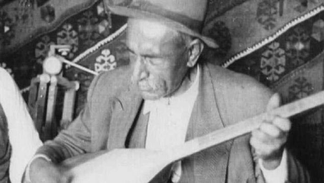 Ak geleneinin son byk temsilcilerinden olan nl halk ozan, 1971 ylnda Nevehir'in Hacbekta ilesinde son konserini verdi. 