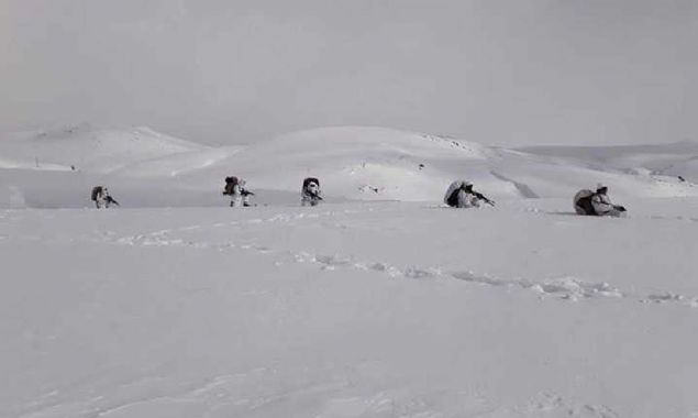 Trkiye ile birlikte kaaklk ve terrle mcadeleye devam edeceklerini vurgulayan ran ileri Bakan Yardmcs Zlfikari, iki lkenin terr rgtlerine kar e zamanl operasyon dzenlemesini ve snr gvenliinin salamasn olumlu bir adm olarak nitelendirdi. 