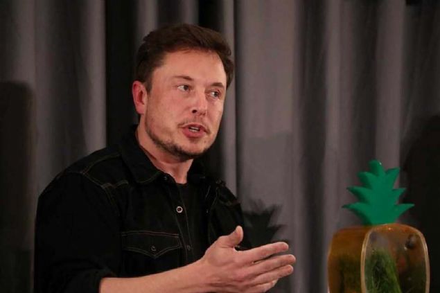 Bu niversiteden ekonomi alannda lisans diplomas alan Musk, fizik alannda da yan dal diplomasnn sahibi oldu.  