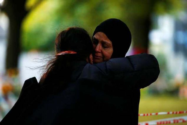 ehitlerin yaknlar ise, ayakta durmakta zorland. 