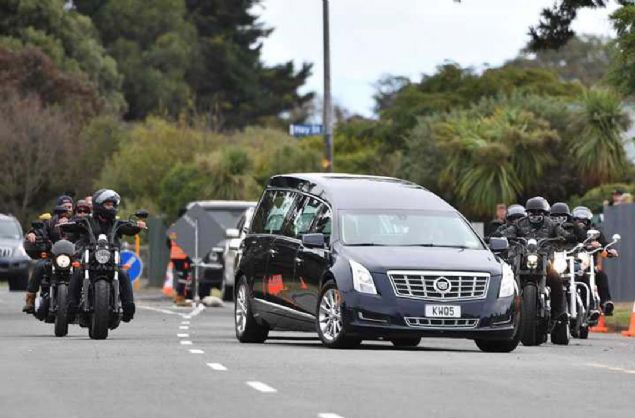 Onlarca insann yaamn yitirdii El Nur Camii'ne binlerce insann gelmesi bekleniyor. 