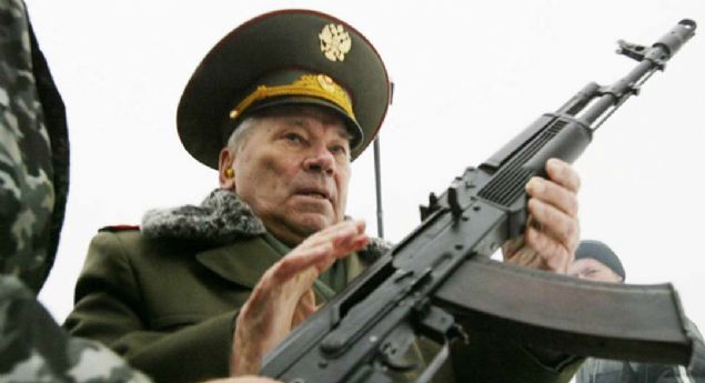 Kalanikof, 'Ben bu silah vatanmzn savunmas iin tasarladm. Onu ocuk askerlerin ve etelerin elinde grmek ac verici' demiti.   