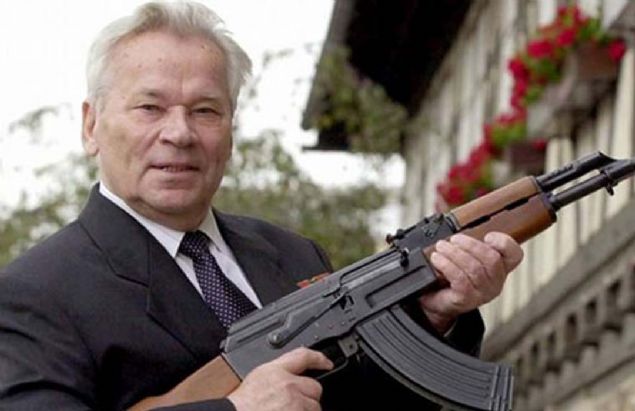 Kalanikof AK12, AK-74M'nin gelecek zamanda Rus Silahl Kuvvetleri'nde yerini almas iin tasarlanm, genel amal standart piyade silah olacak ekilde dizayn edilmi bir saldr tfeidir.  