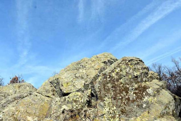 'Aslnda burada bir takvim de sz konusu, bir gne saati de sz konusu. Erken dnem topluluklarnda bu doal oluumlarla birlikte bir takvim, bir gne saati kullanmnda salanm olduunu biliyoruz. Bu kutsal gnlerinde, kutsal dnemlerinin belirlenmesinde gayet net olduunu biliyoruz. 