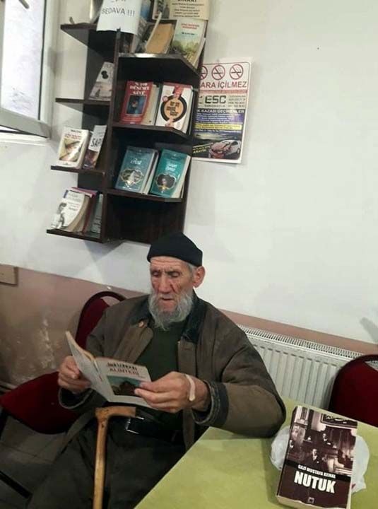 Vatandalar bu projeden memnun olduklarn, hem kitap okuyarak kendilerini gelitirdiklerini, hem de gn boyu bedava ay ve kahve itiklerini syledi. 