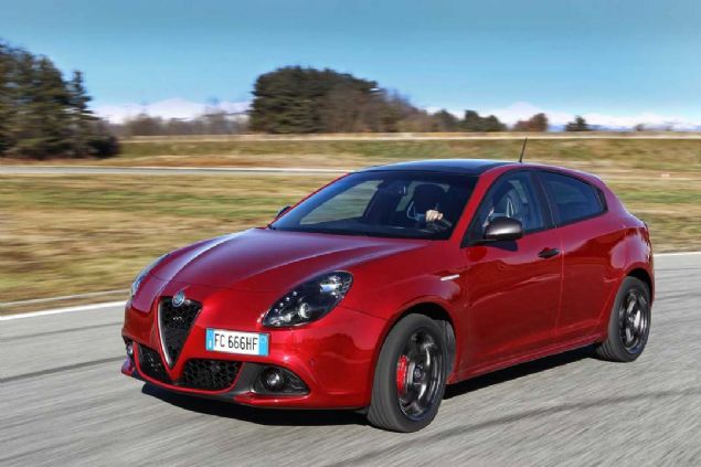 Alfa Romeo Giulietta 1.6 JTDM-2 120 PS TCT 100 kilometredeki ortalama yakt tketimi: 3.9lt  