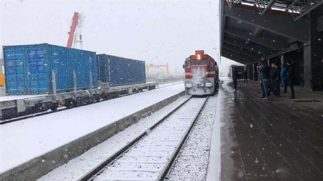 Avrupa-Asya arasnda yolcu tayacak olan ilk zel yolcu treni Marmaray Boaz Tp Geii'nden sonra Ankara'ya ulat. 