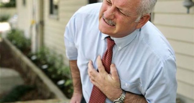 arpntnn kendisi de bazen nemli ritm bozukluklaryla birlikte hayati risk oluturan durumlar gsterebilir.'   