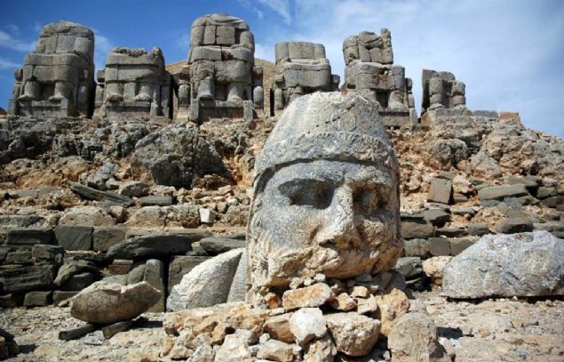 Hedefimiz 2019 ylnda yerli ve yabanc yz binlerce ziyaretiyi arlamak. Umuyoruz bu yl Nemrut ziyaretiye doyacak.'    