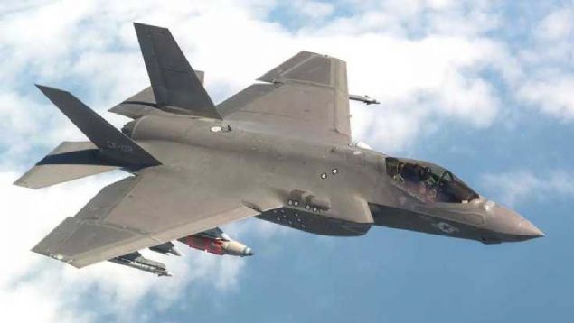F-35   <br><br>  F-35, JSF (Joint Strike Fighter, yani mterek sava ua) program erevesinde retilmi olan 5. nesil radar izi dk ok ilevli sava uaklar ailesi.  