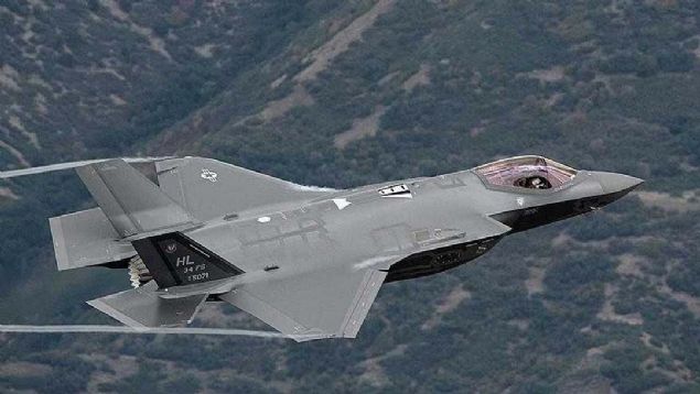 F-35in ilk uuu  <br><br>  lk uu 24 Ekim 2000de gerekleti.  