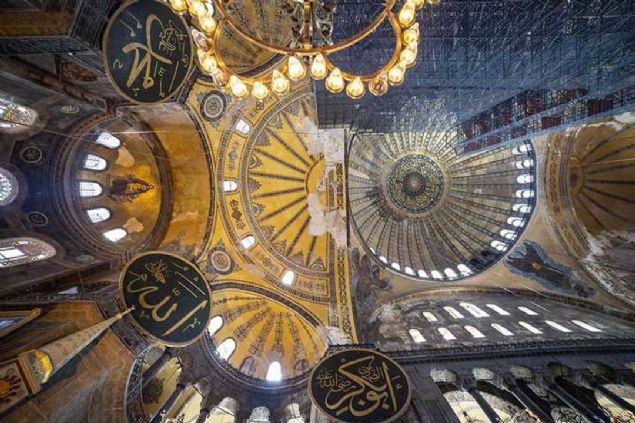 kinci Kilise, mparator II. Theodosios (408-450) tarafndan 415 ylnda yeniden ina ettirilmitir. Bu yapnn, be nefli, ahap at ile rtl ve antsal bir girie sahip bazilikal planda olduu bilinmektedir.   