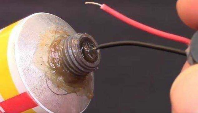 Daha sonra lehim tpne kablolar bir bir batryoruz.   