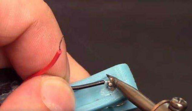 Tek tek bu kablolar pillere uygun ekilde lehimle balyoruz.   