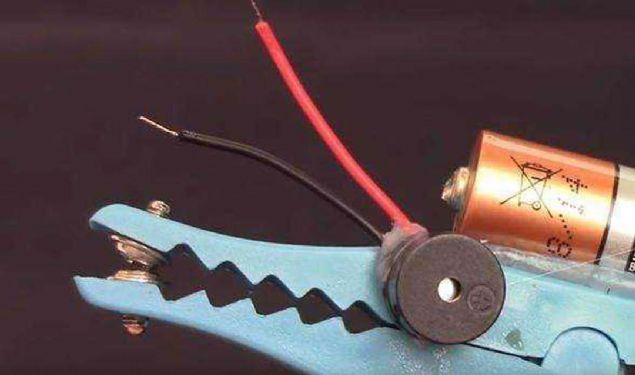 Sra kablolar pillere balamaya geldi.   