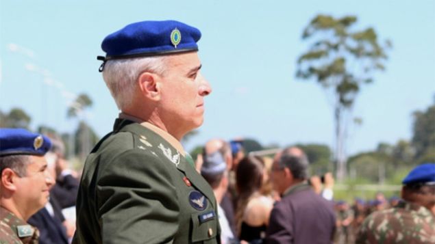 Brezilyann Rio de Janeiro kentinde 2-5 Nisanda gerekletirilecek savunma sanayi fuarna katlacak T129 Atak helikopteri, Taubatedeki Forte Ricardo Kirk Kara Havaclk Komutanlnda ilk uu ve performans gsterisini gerekletirdi.   <br><br>  Brezilya Kara Havaclk Komutan Carlos Waldyr Aguira, 'Bu hava aracnn bizim beklentilerimizi karlamas, gelecekteki muhtemel saldr aralarnn satn almlarn salayabilir. Gelecekte kim bilir, belki bu hava aracnda bile bir ortaklk kurabiliriz' dedi. 