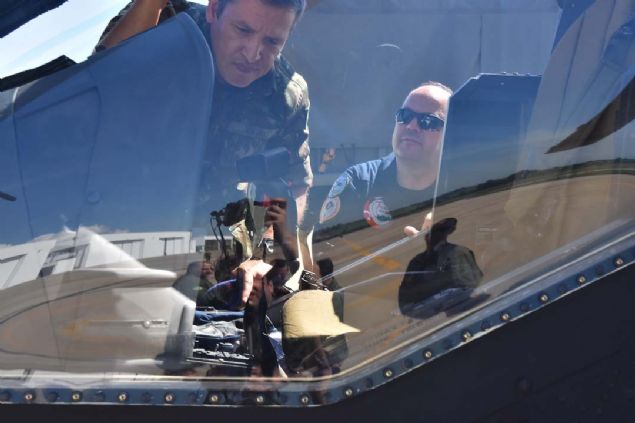 'Bu hava aracnn bizim beklentilerimizi karlamas, gelecekteki muhtemel saldr aralarnn satn almlarn salayabilir. Gelecekte kim bilir, belki bu hava aracnda bile bir ortaklk kurabiliriz. Brezilyadaki grevinizde, Brazilya ve Rio de Janeiroda gerekleecek gsterilerinizde byk baarlar diliyorum. Ordumuzun havacla zel Forte Ricardo Kirk Komutanl tarafndan her zaman ok scak karlanacaksnz. Sizi her zamana gelecekteki ortaklarmz olarak gryoruz. Tanr sizi korusun. 