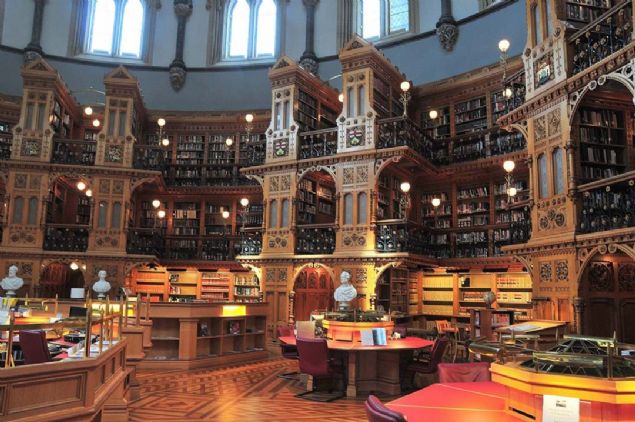 Kanada Ulusal Ktphanesi ve Arivleri  <br><br>  Kanada'nn dorudan Birleik Krallk ynetiminde olduu 1872'de Dominyon Arivleri adyla kurulan resmi ariv dairesi 1912'de Kanada Kamu Arivleri, 1987'de Kanada Ulusal Arivleri adn ald.        