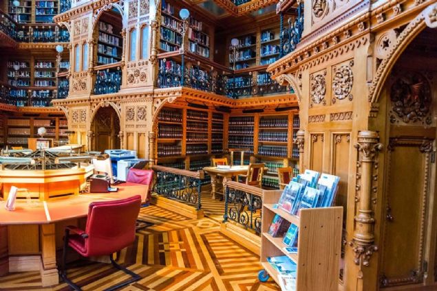 Ariv dairesi 2004'te, 1953'te kurulan Kanada Ulusal Ktphanesi (Library and Archives Canada) ile birletirildi. 54 milyon paralk koleksiyona ev sahiplii yapan yeni kurumun misyonu 'imdiki ve gelecek kuaklar iin Kanada'nn belge mirasnn korunmas' olarak tarif ediliyor.        